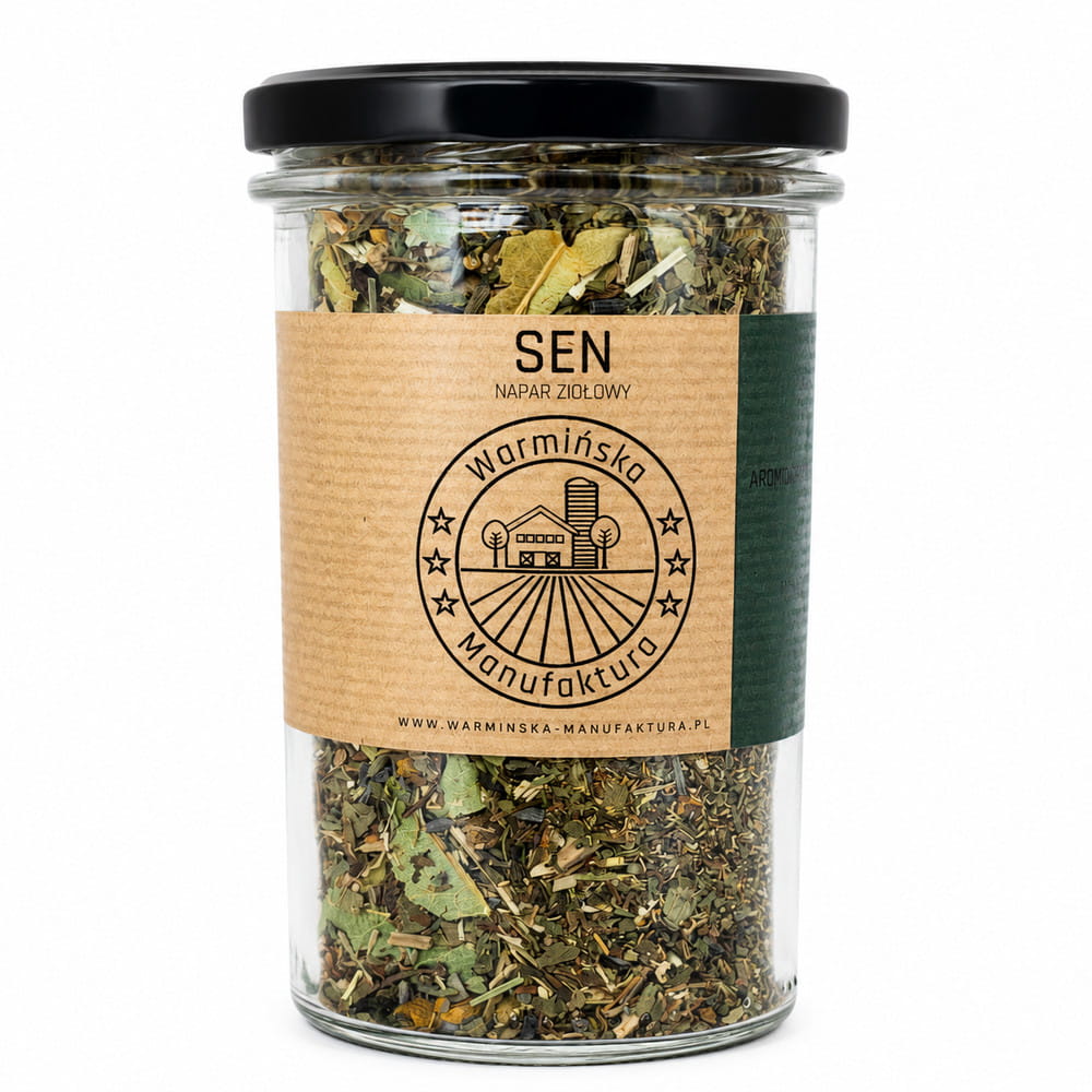 Ziołowy napar „Sen” Warmińskiej Manufaktury to aromatyczna mieszanka ziół idealna na spokojny, wieczorny rytuał. Naturalny smak i starannie dobrane składniki zamknięte w eleganckim szklanym słoiku.