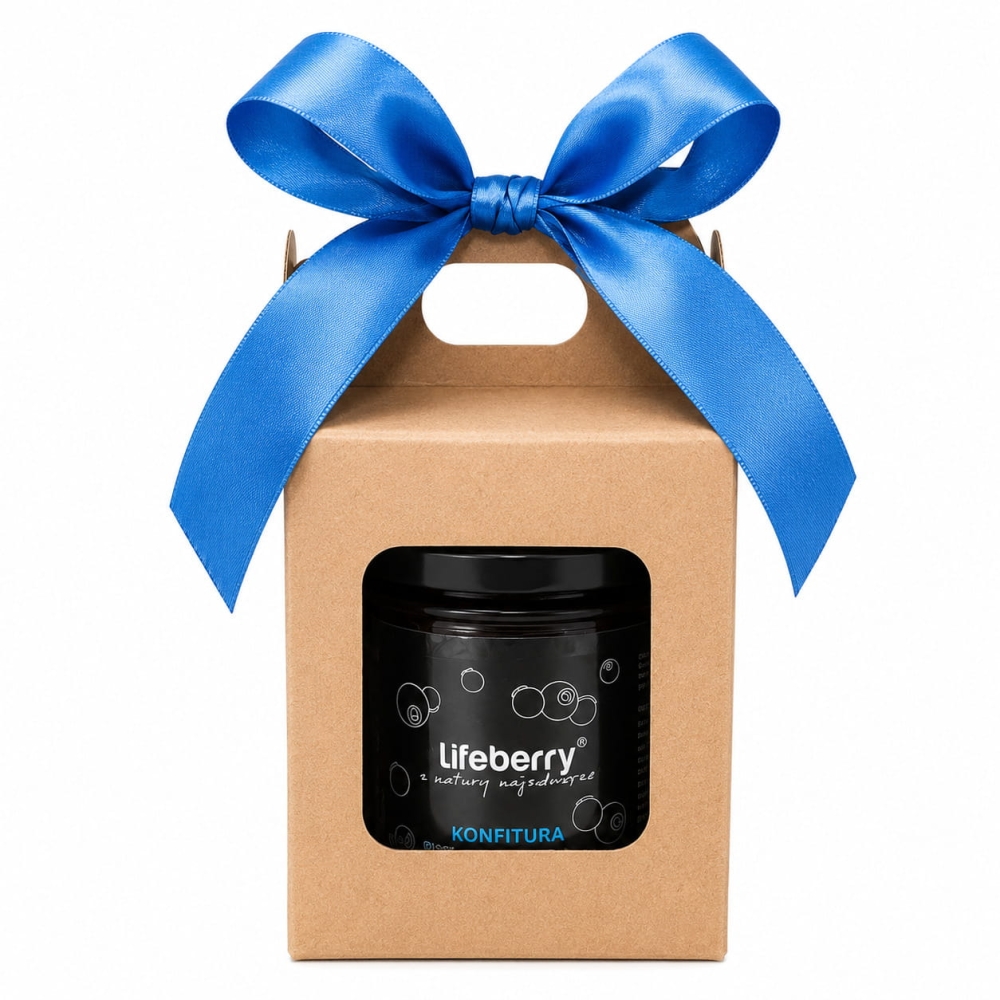 Elegancka konfitura Lifeberry w ozdobnym kraftowym pudełku z niebieską kokardą to gotowy pomysł na stylowy upominek. Estetyczne opakowanie z okienkiem pięknie eksponuje słoiczek i sprawdzi się jako prezent dla bliskiej osoby.