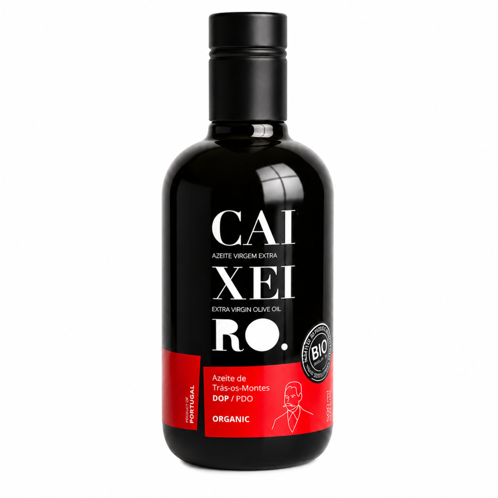 Caixeiro BIO Oliwa Extra Virgin 500 ml to najwyższej jakości ekologiczna oliwa z oliwek z pierwszego tłoczenia, pochodząca z renomowanego portugalskiego regionu Trás-os-Montes DOP. Produkowana z wyselekcjonowanych oliwek